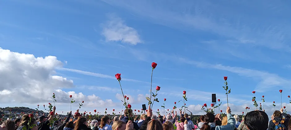 The Roses Ceremony - Recovery Walk Scotland 2023